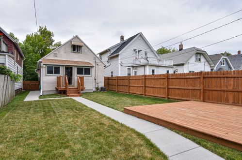 922 75th St, Milwaukee WI 53214-3016 exterior