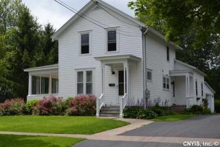 25 Hannum St, Skaneateles, NY 13152-1046
