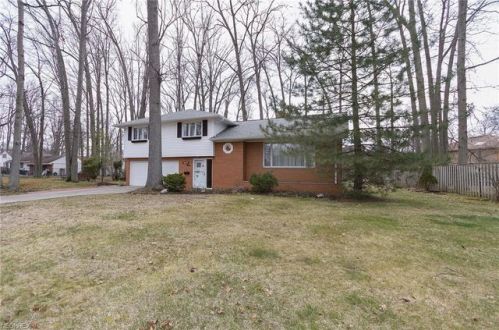 2731 Walter Rd, Cleveland, OH 44145-4966