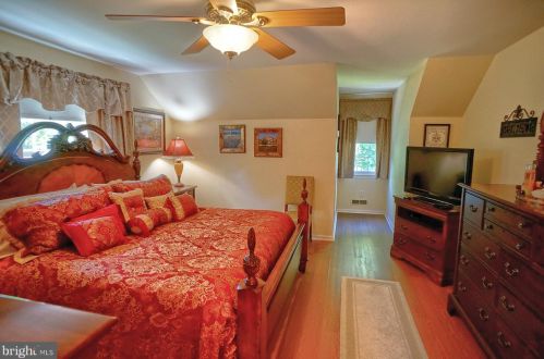 475 Woodcrest Dr, Navy Sup Dpt PA 17050-6854 exterior