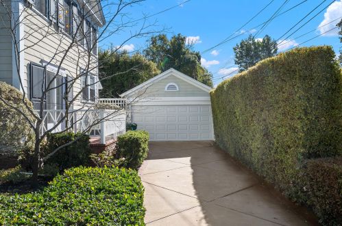 22 Islay St, Santa Barbara CA  93101-2423 exterior