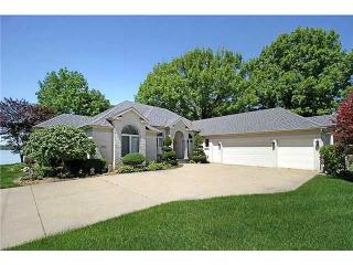101 Harbor Point Rd, Rossford, OH 43460-1025