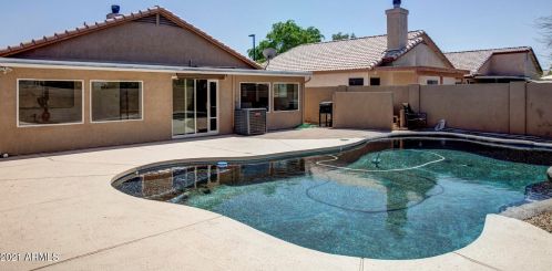 374 Bay Dr, Gilbert, AZ 85233-4631