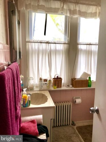 6 Lexington Ave, Camden NJ  08109-2014 exterior