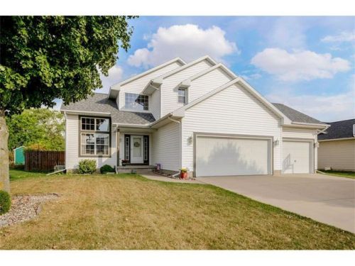 235 18 Ave, Hiawatha IA  52233-2040 exterior