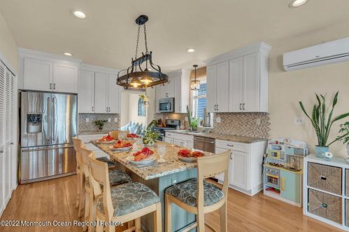 57 Barberie Ave, Monmouth Hills NJ  07732-1518 exterior