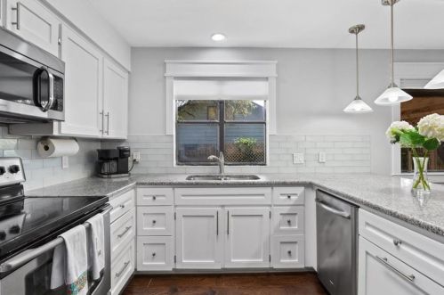 9626 Braeburn Gln, Austin TX 78729-2710 exterior