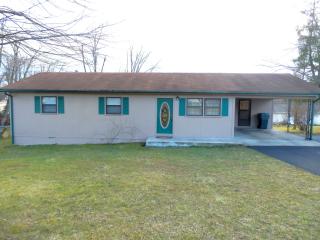 137 Canterbury Ln, Crossville, TN 38555-4140
