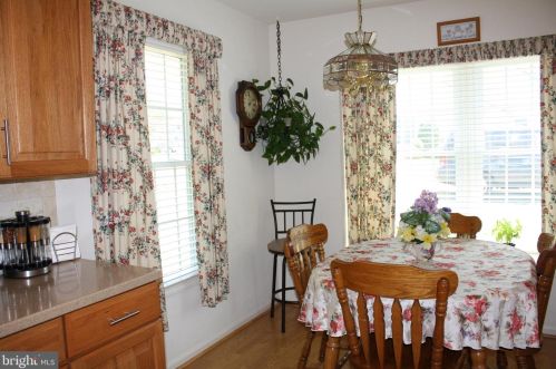282 Crescent Dr, Swatara, PA 17033-2335