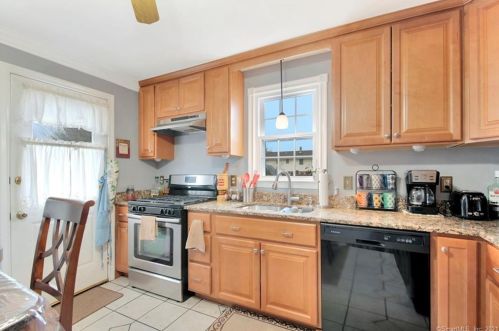 53 Mead St, New Britain, CT 06051-3867