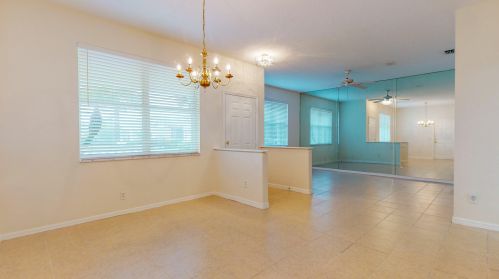 211 Zanzibar Pl, Fort Pierce, FL 34986-1754