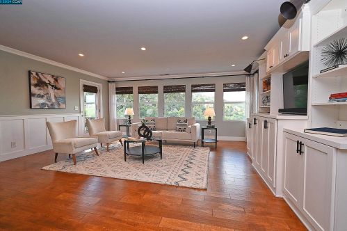 122 El Toyonal, Orinda CA  94563-2133 exterior