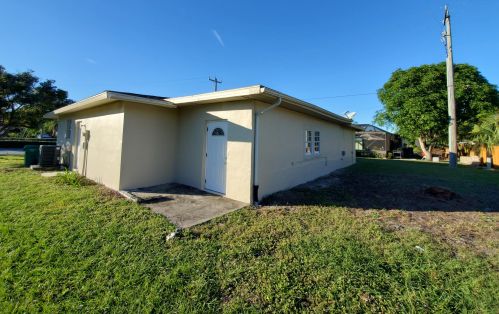 153 Airoso Blvd, Fort Pierce, FL 34983-1673