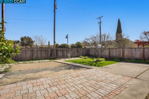 295 Calais Dr, Pinole CA 94564-1643 exterior