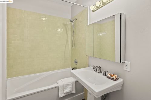 3214 Ettie St, Oakland CA  94608-4016 exterior