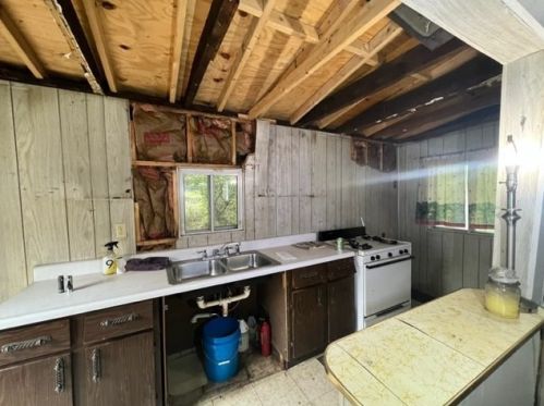 841 Old Coal Hollow Rd, Verona, PA 15147-1829