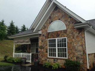 111 Canter Ln, Gibsonia, PA 15044-7810