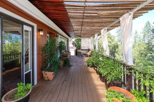 22560 Hidden Hollow Dr, Groveland, CA 95321-9395