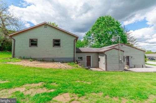 210 Howard St, Red Lion, PA 17356-1313