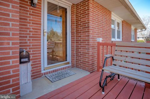 9054 Breinigsville Rd, Breinigsville, PA 18031-1207