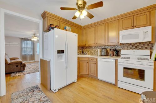 10 Kensington Ave, Old Bridge NJ  08857-1109 exterior