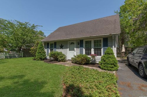 25 Manhasset Rd, Scotts Beach, NY 11789-2919