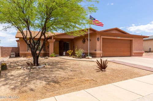 10051 Falcon Point Dr, Tucson, AZ 85730-6104