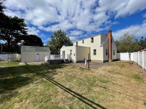 242 Pershing Ave, Bethpage, NY 11714-4344
