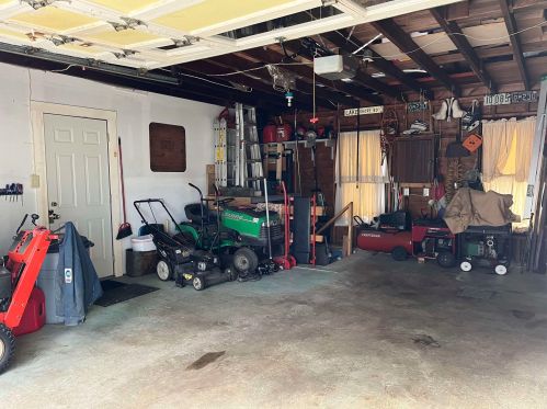 104 Lk Shr Dr, Northwood NH  03261-3707 exterior