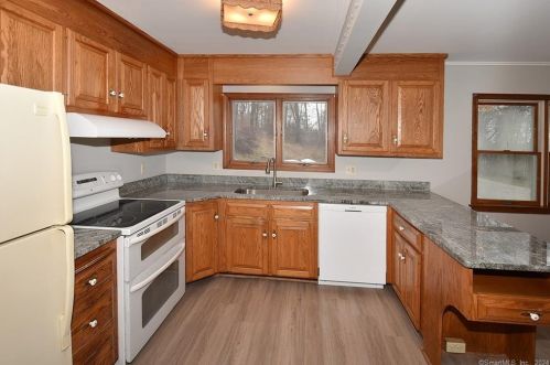 35 Grant Hill Rd, Coventry CT  06238-1115 exterior