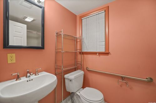 1 Edgewood Dr, Orangeburg NY  10962-1603 exterior