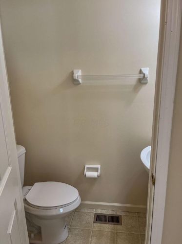 115 Springhouse Dr, Englewood OH  45322-8795 exterior