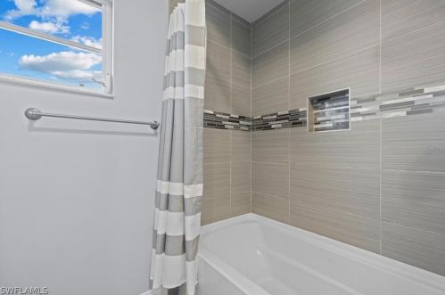 201 4th Pl, Cape Coral FL  33990-1042 exterior