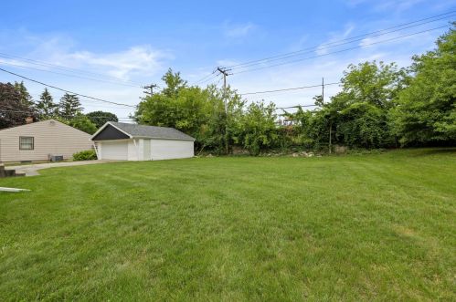 1540 Bel Ayr Dr, Waukesha, WI 53188-2210