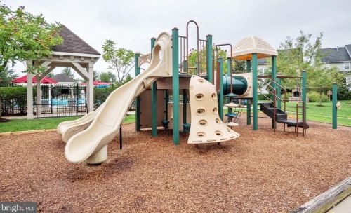 8701 Lords View Loop, Gainesville VA  20155-5806 exterior