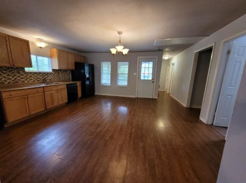 1203 Peak St, Denton TX  76201-7052 exterior