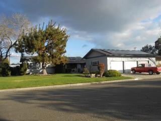 5524 Vagedes Ave, Fresno CA  93711-2450 exterior