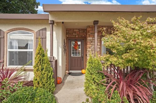 1937 Crystalwood Ln, Lodi, CA 95242-3999