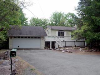387 Birch Dr, Blakeslee, PA 18610-7758