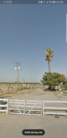 8409 Mckee Rd, Lamont, CA 93241-1029