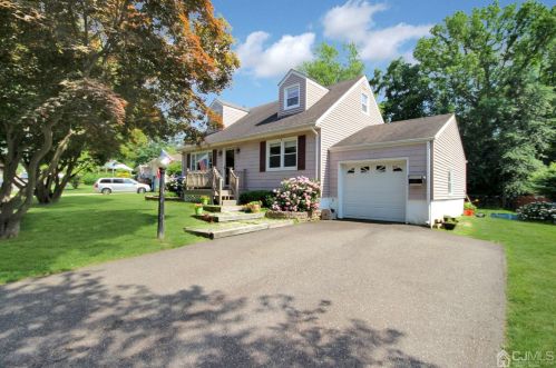 34 Sherwood Ave, East Brunswick, NJ 08816-2964