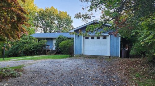 17 Hilltop Trl, Charnita, PA 17320-8137