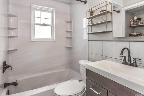 39 Beverly Ave, Floral Park NY  11001-3253 exterior