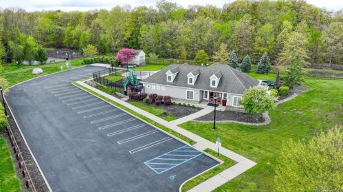 48 Avoncroft Ln, Middletown NY  10940-5086 exterior