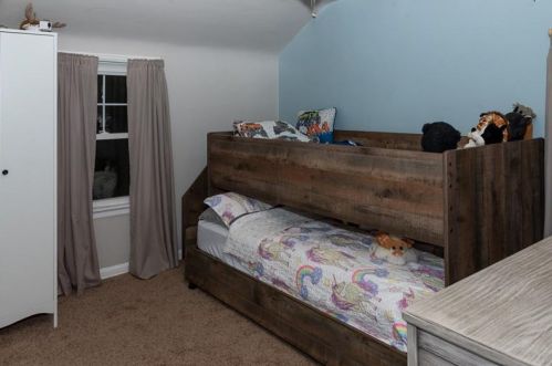 238 Delaware Dr, Glenshaw PA  15116-1716 exterior