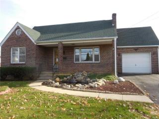 911 Race St, Catasauqua, PA 18032-1122