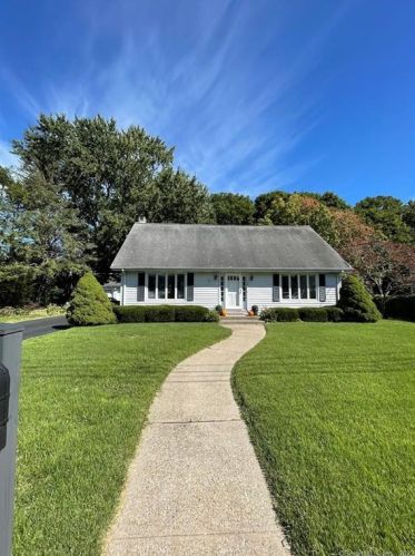 30 Sandy Hollow Dr, Waterford, CT 06385-2016