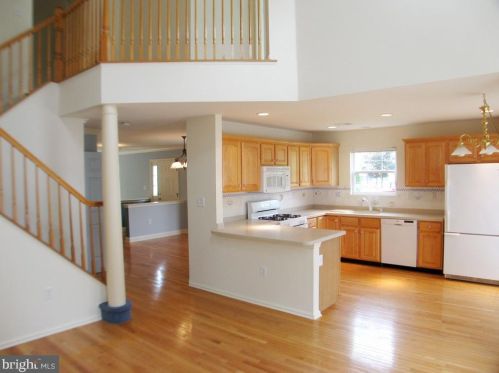 605 Creststone Cir, Princeton NJ  08540-9487 exterior