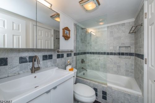 24 Duck Hawk Ct, Hackettstown NJ 07840-3308 exterior