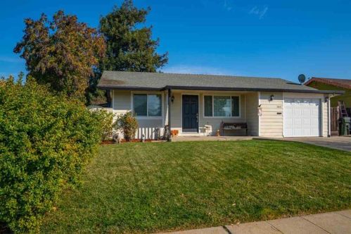 1047 Hollyhock St, Livermore CA  94551-1404 exterior